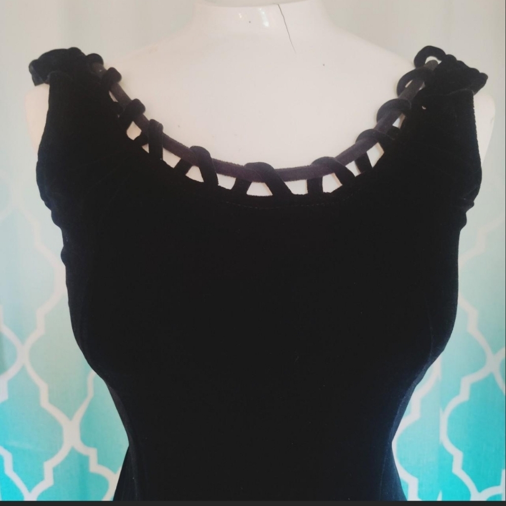 Elegant Black Sleeveless Dress